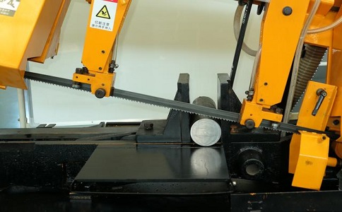 旺苍数控带锯床自动送料精度会出现偏差吗？